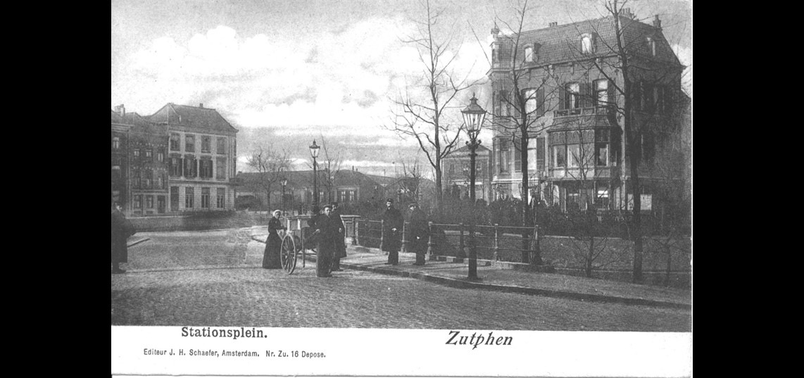 Gezicht op het Stationsplein vanaf de Pont Neuf, rond 1900
